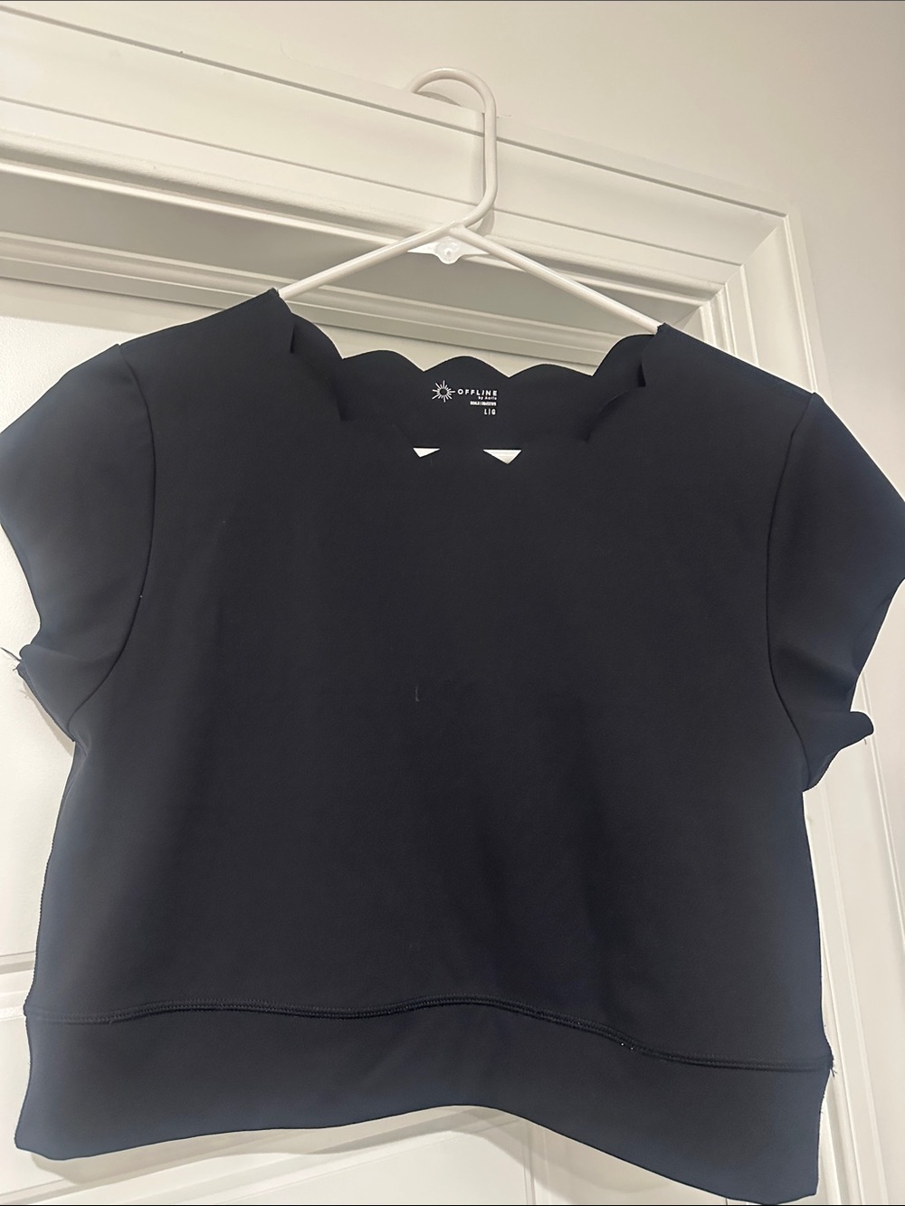 Aerie Offline Women's Black Scallop Neck Short Sleeve Cropped Workout Top